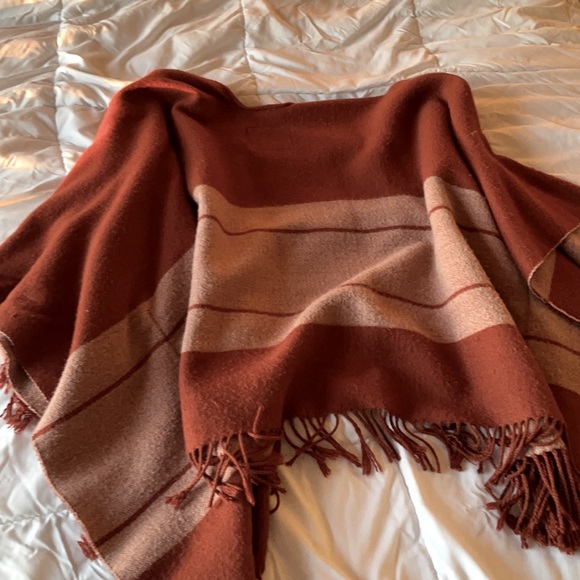 Bohemian Burnt Orange American Eagle Poncho Jacket with Fringe One Size - Picture 4 of 4